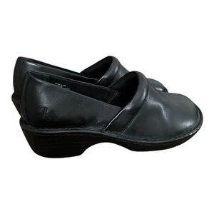 Lila SureGrip black leather slip resistant